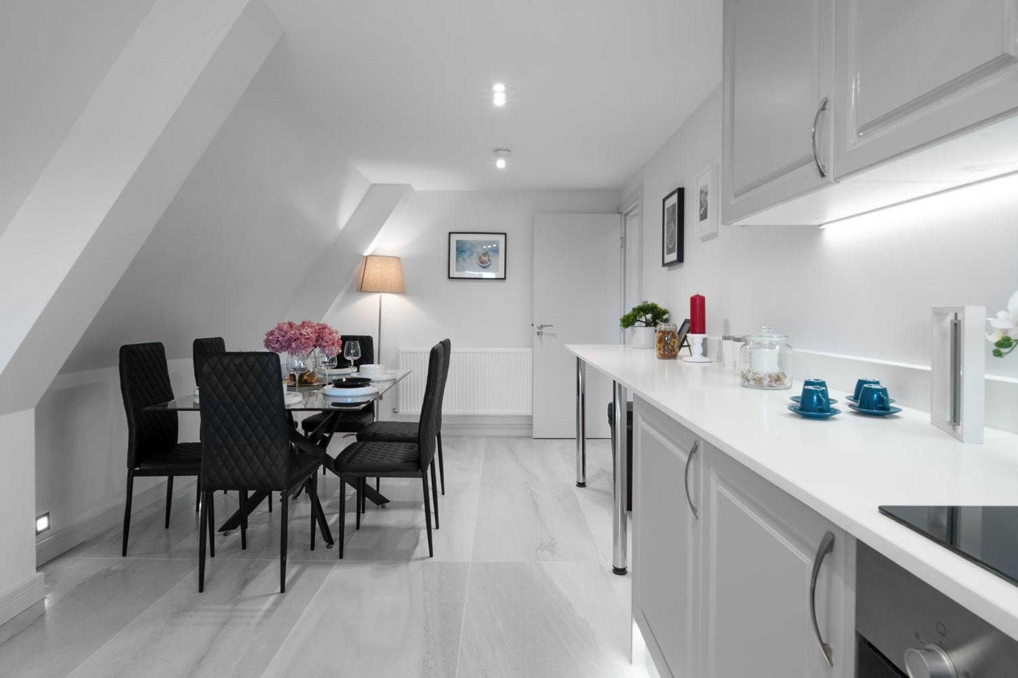 Livestay-Modern & Stylish Apartments In Didcot Exterior photo